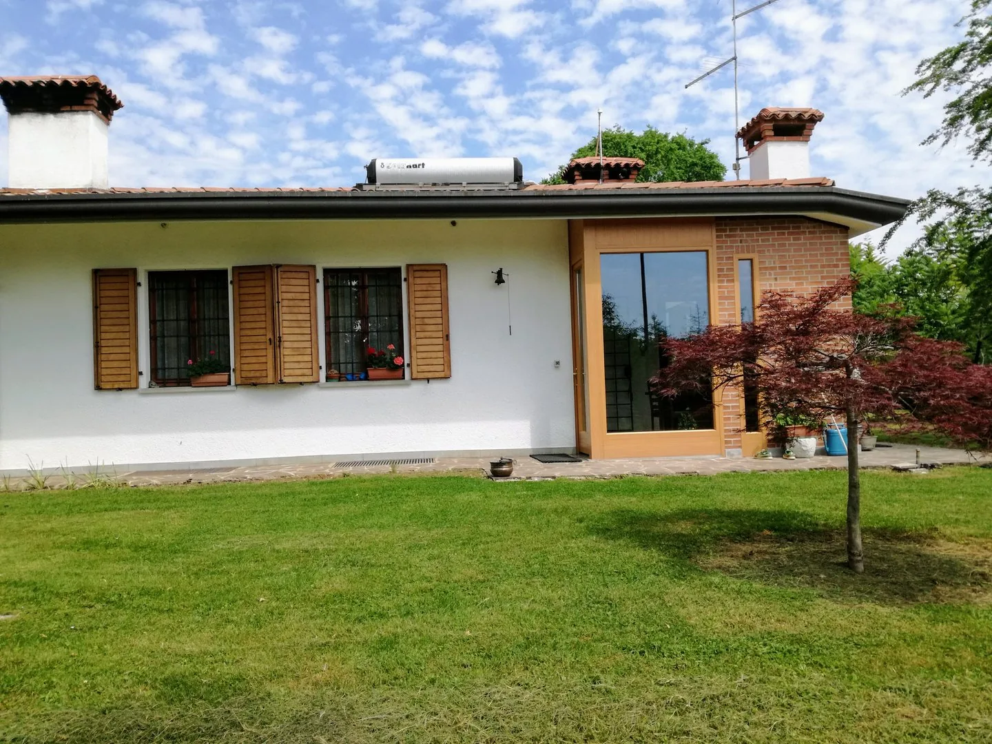 Villa Padronale: Facciata e Giardino Privato